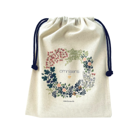 Offrez vos cadeaux dans cette pochette en coton Oeko-tex, reprenant l'Univers floral d'Omnisens.